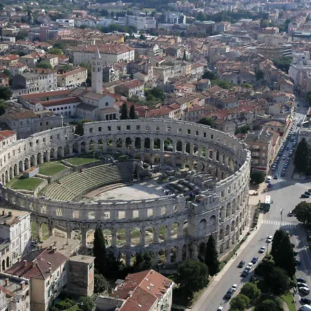 Suzi Valdebek * Póla