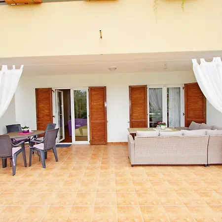 Suzi Valdebek Apartman Póla