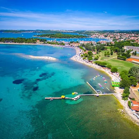 Suzi Valdebek * Pula