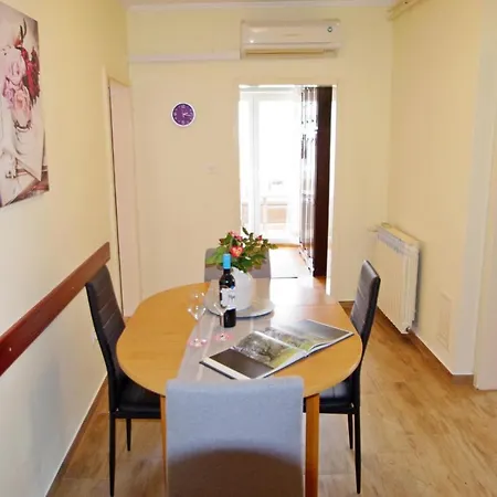 Suzi Valdebek 풀라